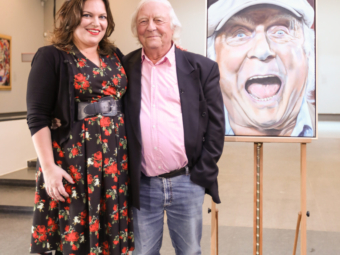 Opname dag van de onthulling in Singer Laren, samen met toch wel een jeugdheld op de foto